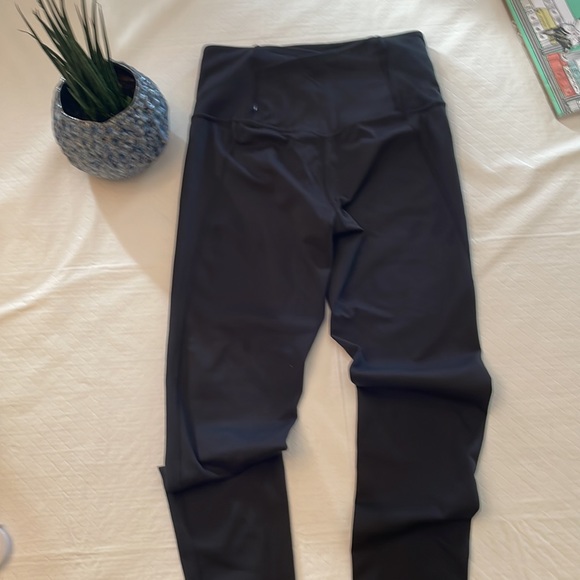 Marika size Black Medium 3/4 length leggings.  Back cell phone Pocket. - Picture 3 of 7